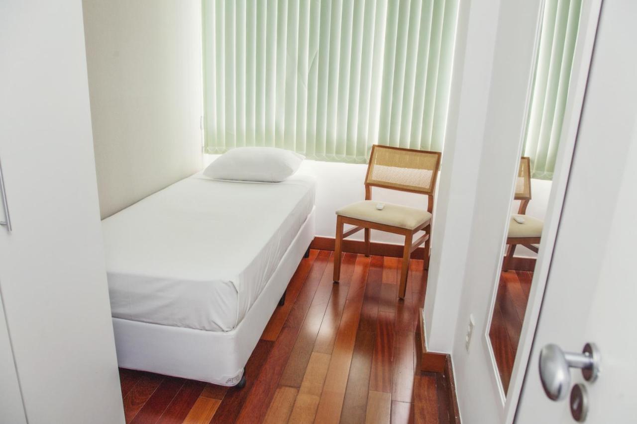 Apartment Agradavel No Leme - 100m Da Praia - Gs703 Z5 *