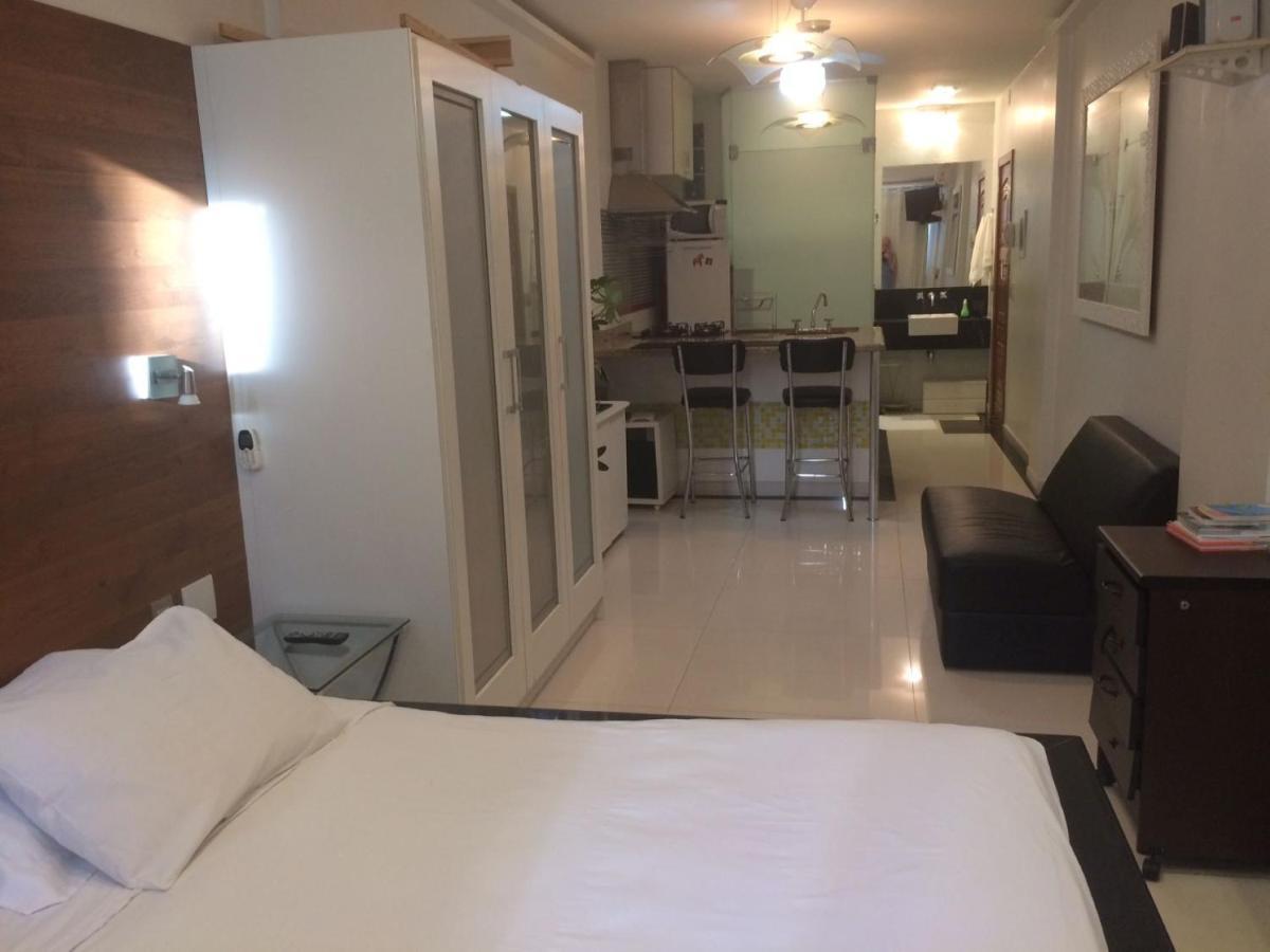 Apartamento Perto Da De Copacabana, 150 Metros Da Praia, Entre Postos 5 E 6