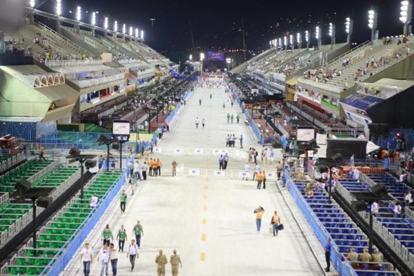 Rua Bolivar, Nº 154, Copacabana - Pertinho Da Praia Mais Famosa Do Mundo - Excelente Custo Benefício Para Finais De Semana, Feriados, Réveillon 2022, Carnaval 2023 Apartamento Rio de Janeiro