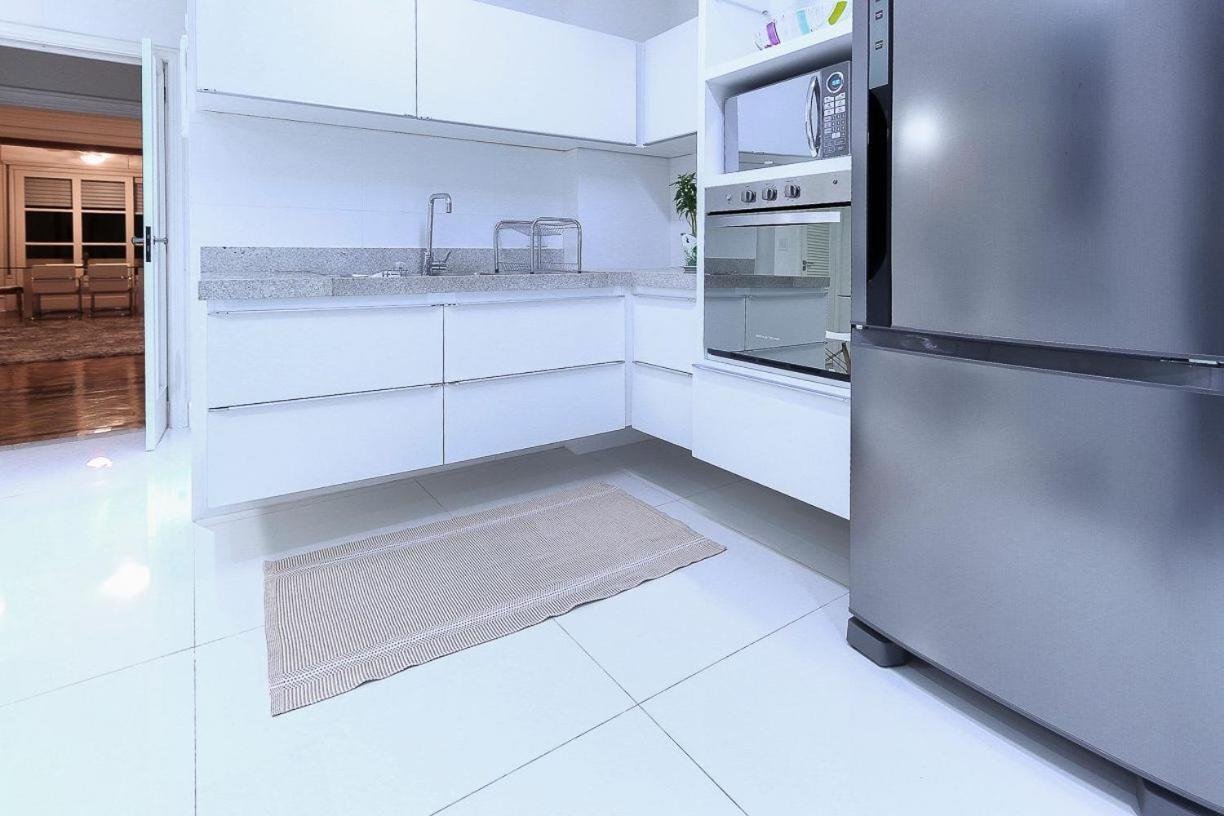Apartamento Amplo, Exclusivo E Proximo Ao Mar De Copacabana