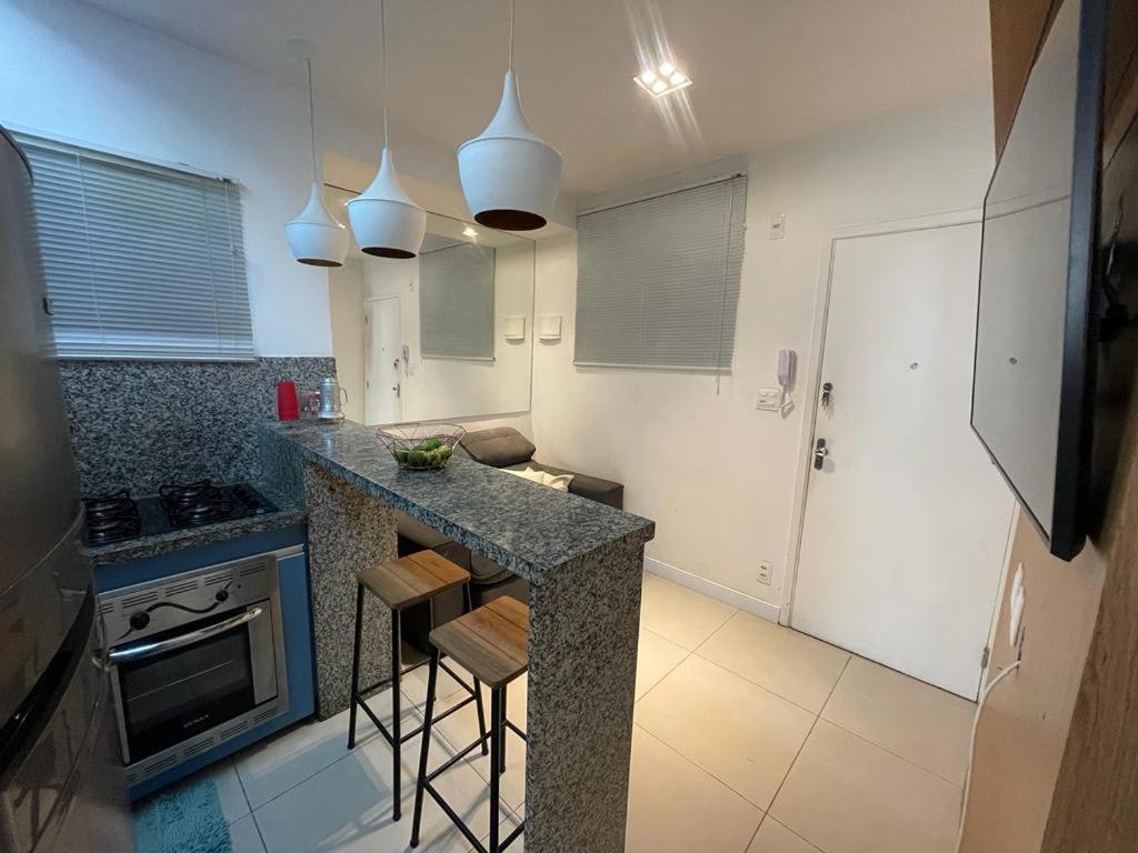 Lindo Apartamento Mobiliado, Uma Quadra Da Praia! * Rio de Janeiro