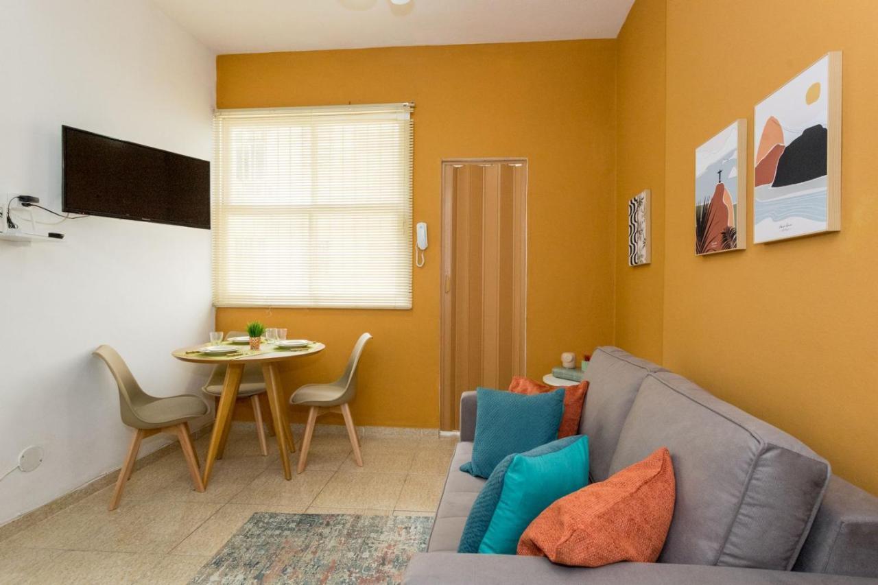 Copacabana Comfort: Beachside Retreat With Modern Amenities Apartment