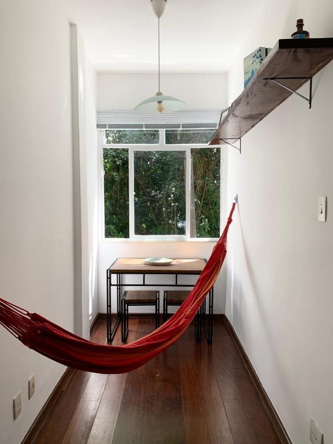 Quarto-sala Com Wifi Em Rua Tranquila De Botafogo