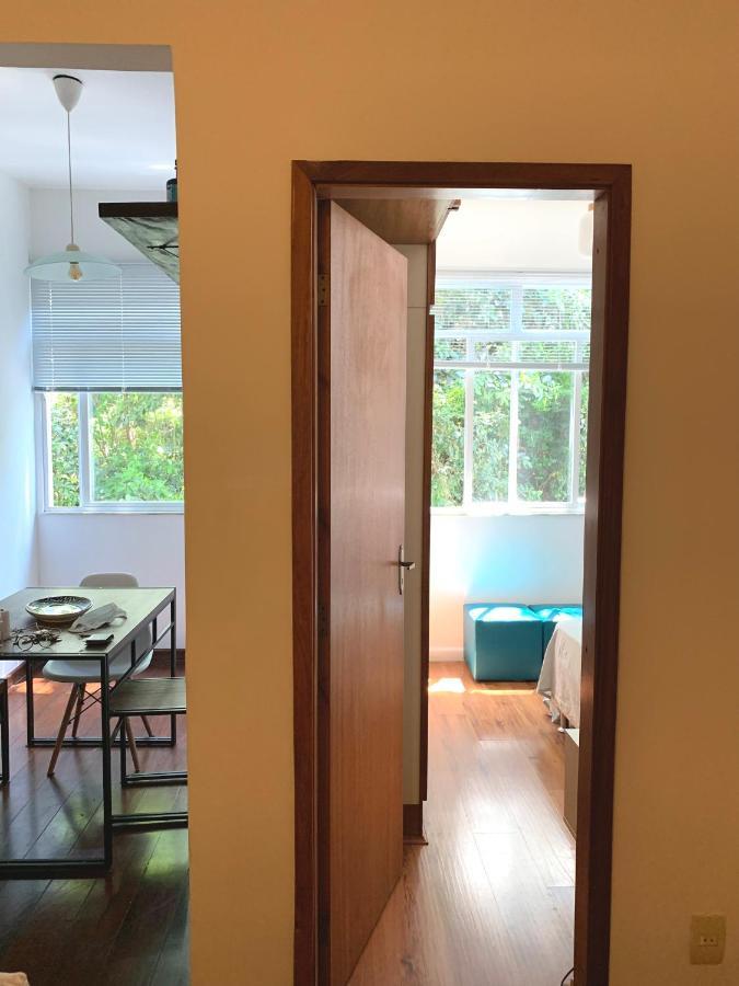 Quarto-sala Com Wifi Em Rua Tranquila De Botafogo Rio de Janeiro