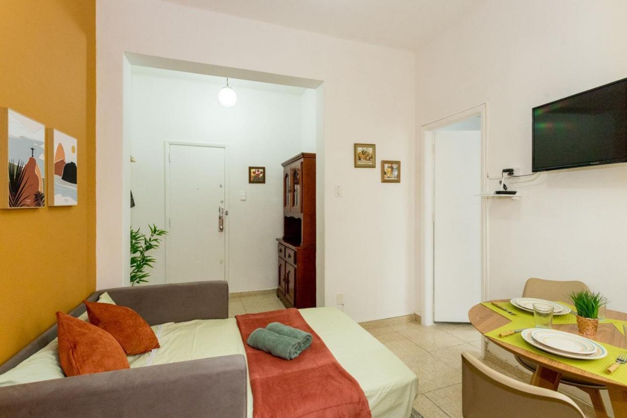 Copacabana Comfort: Beachside Retreat With Modern Amenities Rio de Janeiro