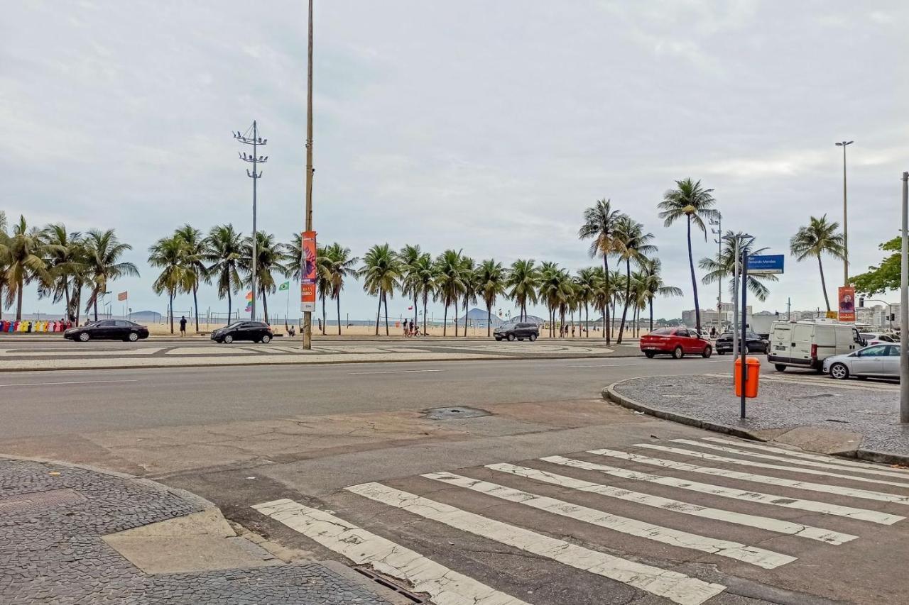 Copacabana Comfort: Beachside Retreat With Modern Amenities Apartment