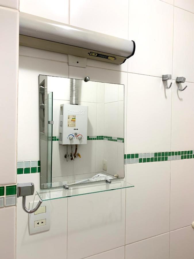 Quarto-sala Com Wifi Em Rua Tranquila De Botafogo