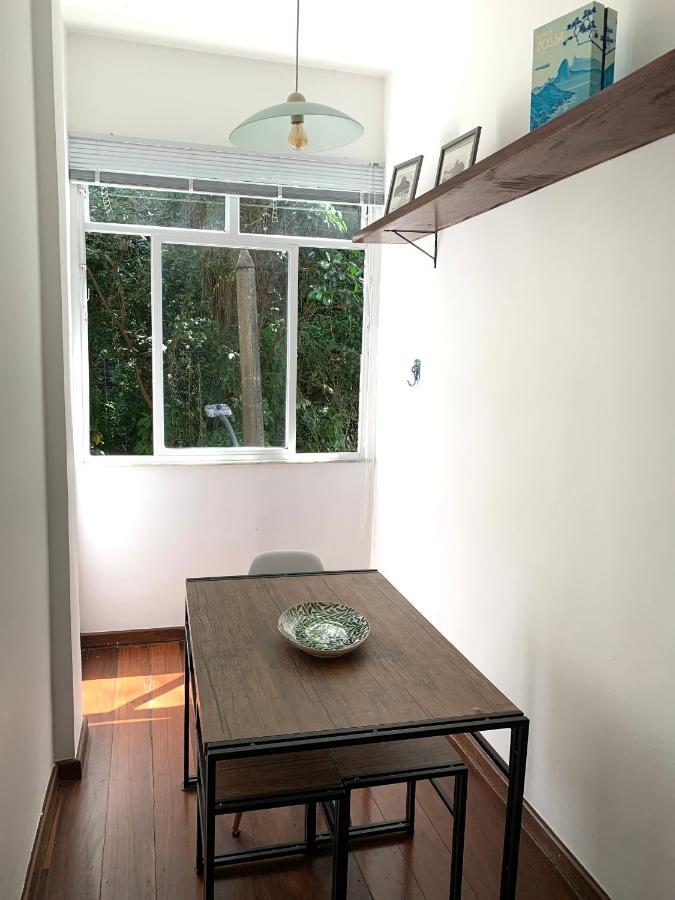 Quarto-sala Com Wifi Em Rua Tranquila De Botafogo