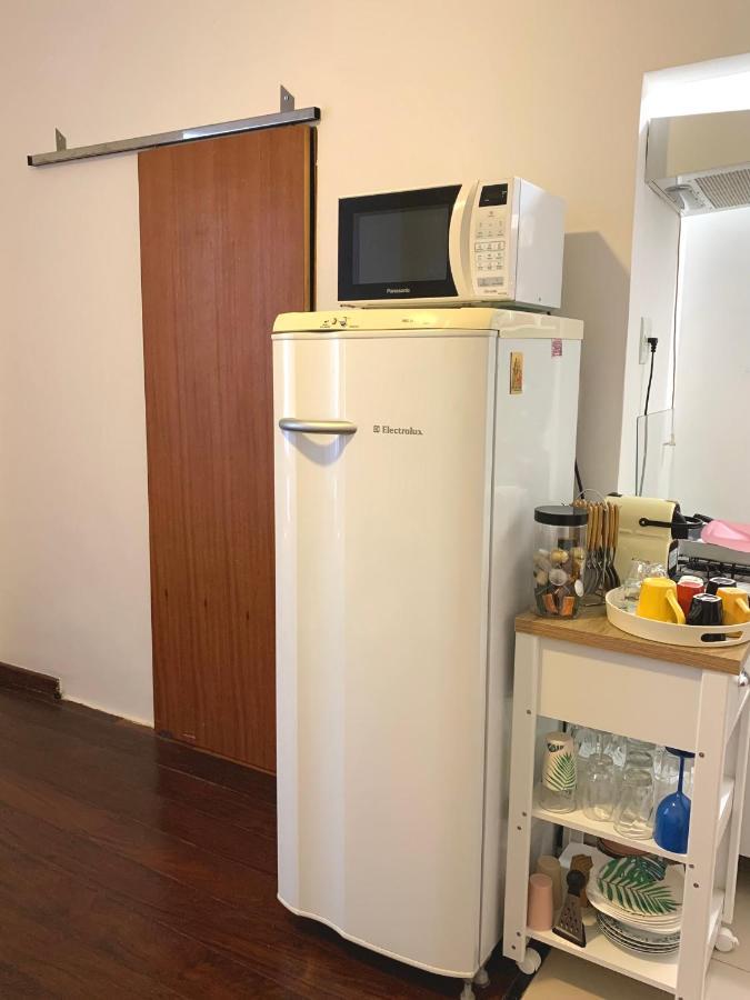 Quarto-sala Com Wifi Em Rua Tranquila De Botafogo