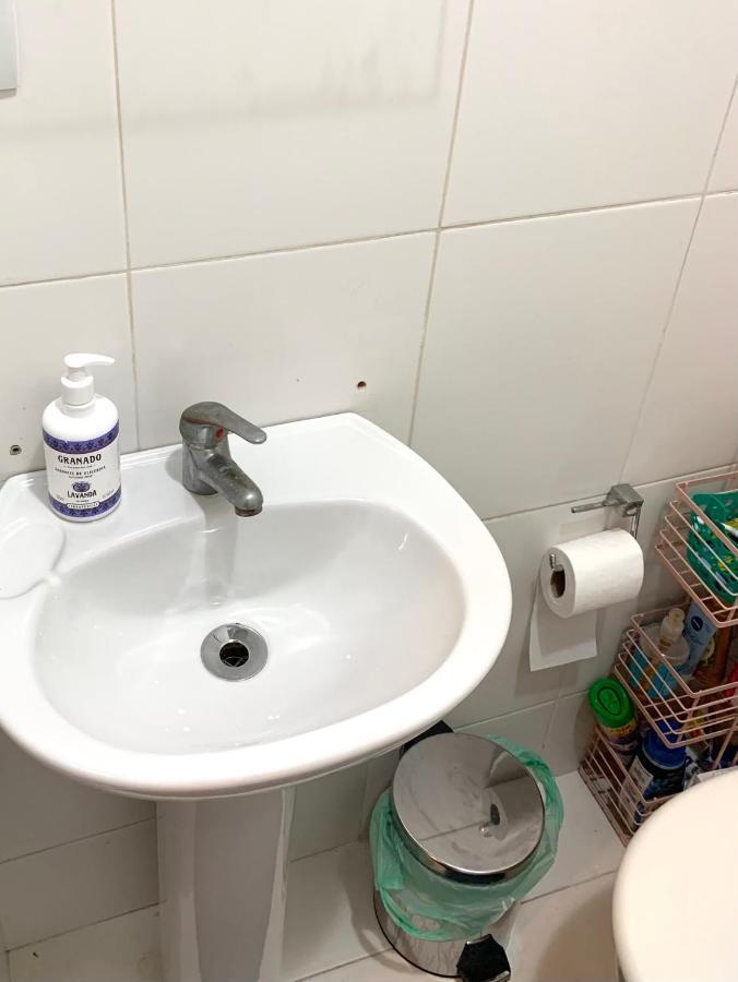 Quarto-sala Com Wifi Em Rua Tranquila De Botafogo