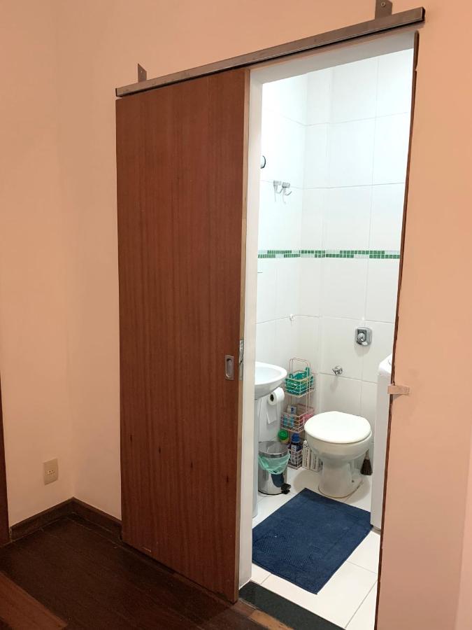 Quarto-sala Com Wifi Em Rua Tranquila De Botafogo Apartamento