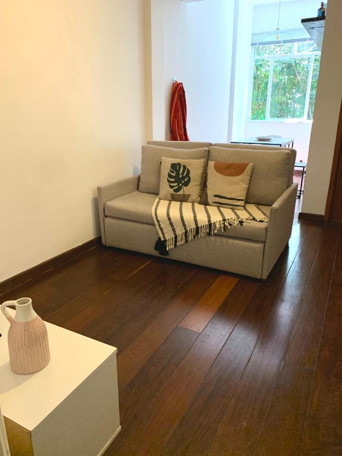Quarto-sala Com Wifi Em Rua Tranquila De Botafogo Apartamento