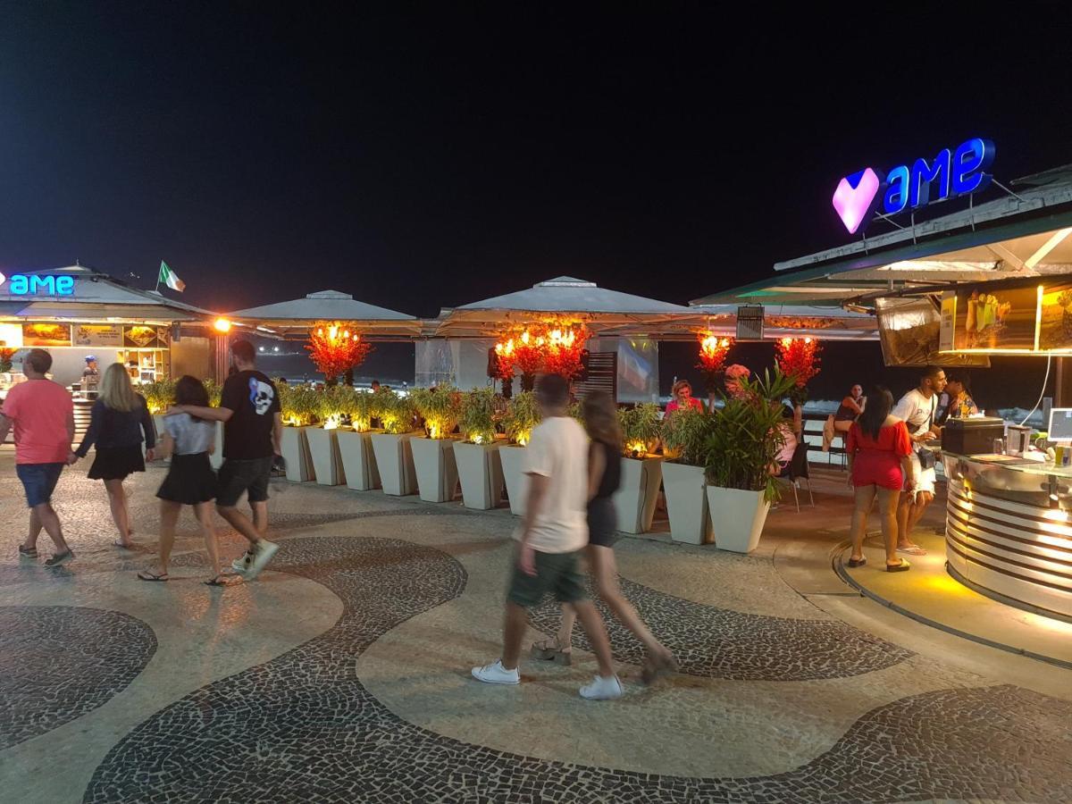 Pe Na Areia Na Quadra Copacabana Localizacao Rio Wifi 100mb