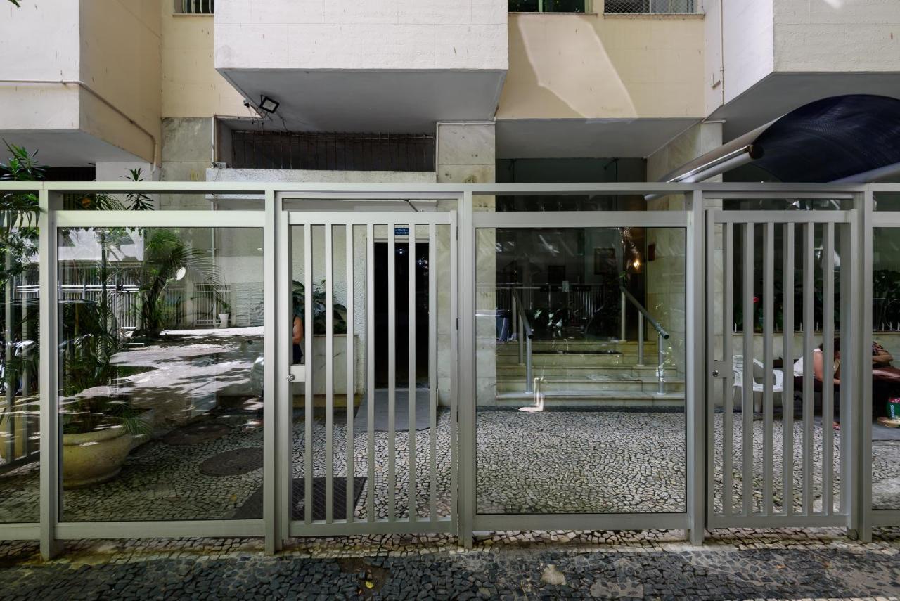 Apartamento 2 Qtos Em Copacabana A 300m Da Praia | Sf 178/408 *