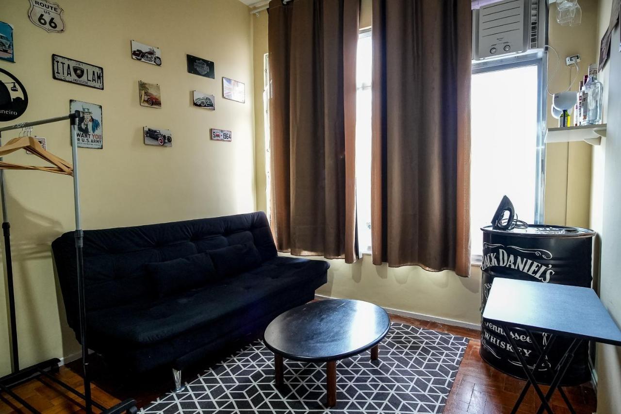 Apartamento Simples Na Quadra Da Praia De Copacabana * Rio de Janeiro