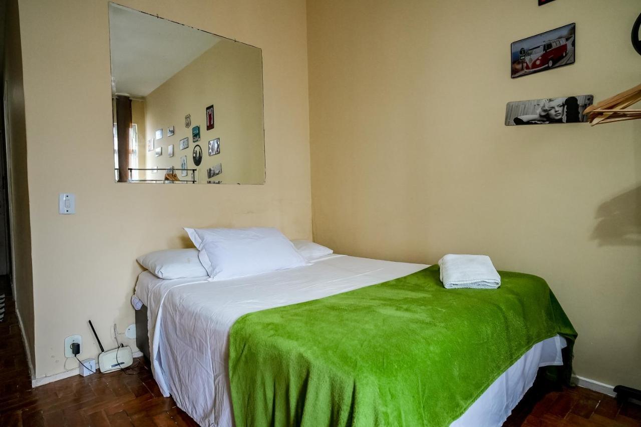 Apartamento Simples Na Quadra Da Praia De Copacabana Apartment *