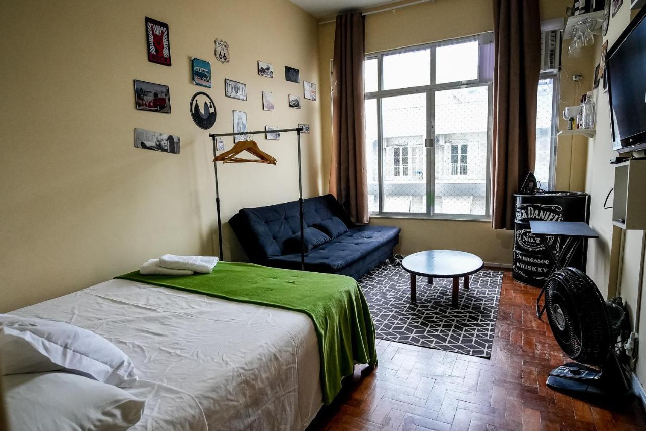 Apartamento Simples Na Quadra Da Praia De Copacabana Apartment
