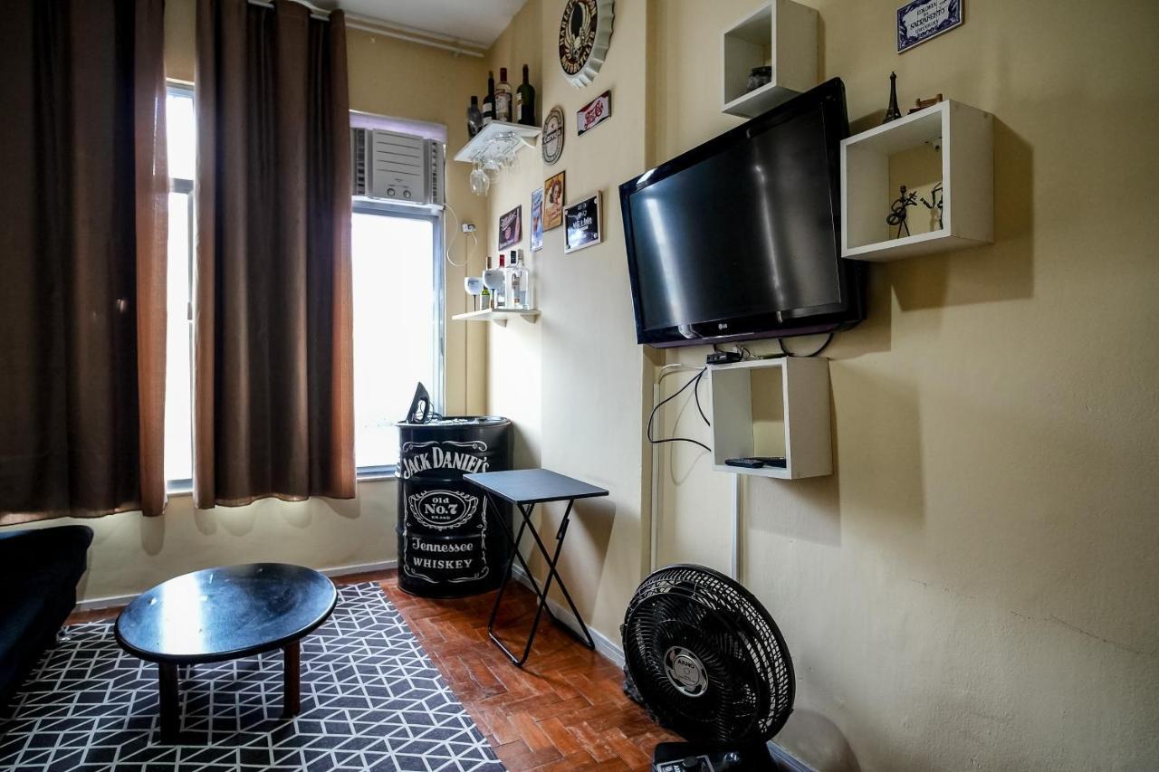 Apartamento Simples Na Quadra Da Praia De Copacabana Apartment *