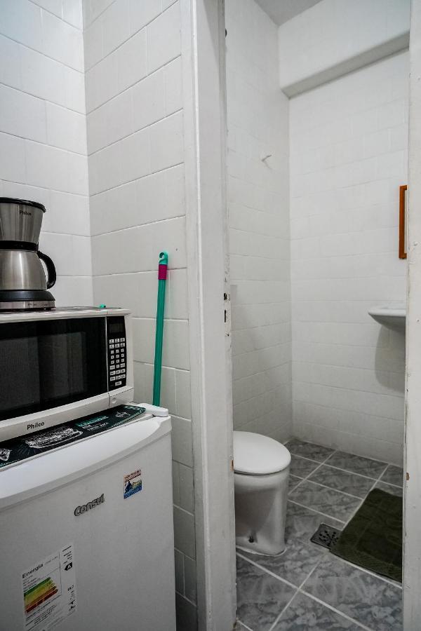 Apartamento Simples Na Quadra Da Praia De Copacabana Apartment *