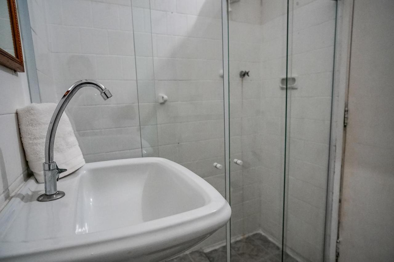 Apartamento Simples Na Quadra Da Praia De Copacabana * Rio de Janeiro
