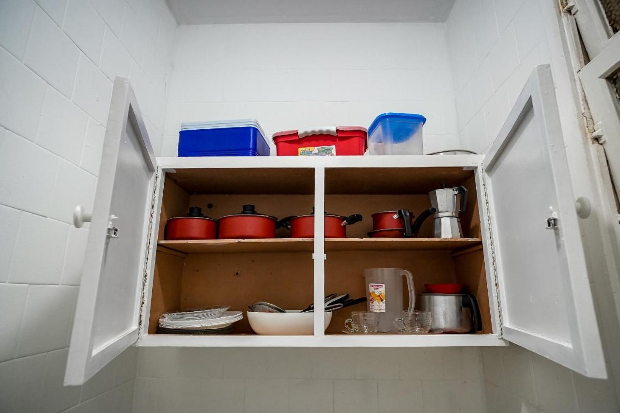 Apartamento Simples Na Quadra Da Praia De Copacabana Apartment *