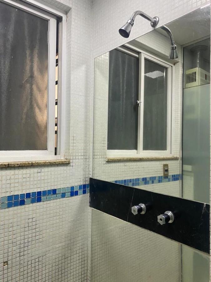 Perto Da De Copacabana, 150 Metros Da Praia, Entre Postos 5 E 6 Apartamento *