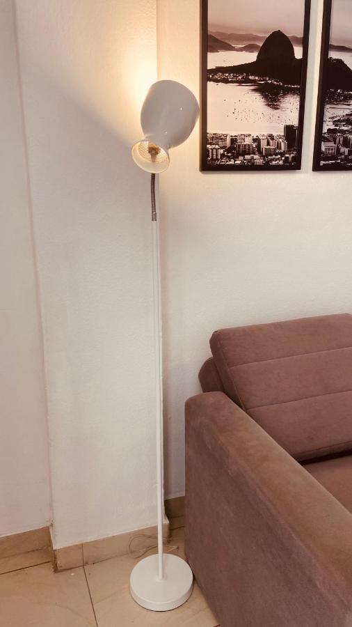 Completo Entrada Pela De Copacabana, Com Ar, Wifi, Netflix, Ate 4 Pessoas, Pauloangerami Aa3806 * Rio de Janeiro