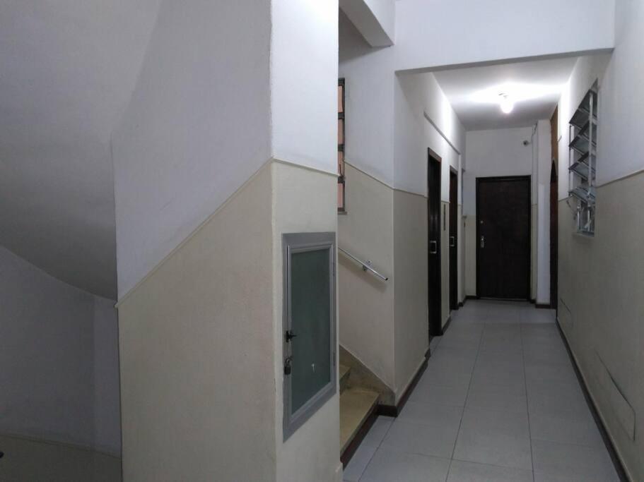 Copacabana Saleta, Grande Com Ar Cond Wi-fi A 2 Qds Da Apartamento *