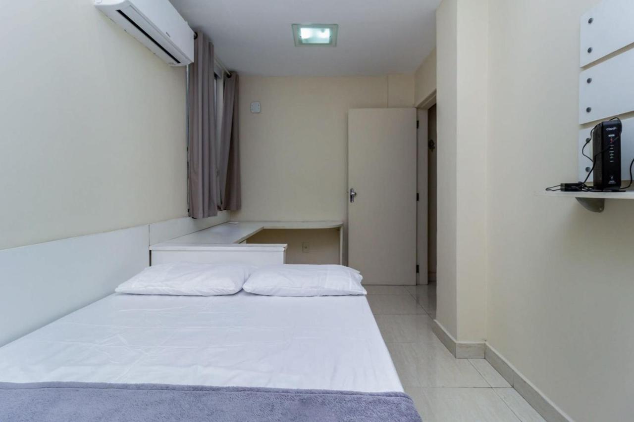 Apartamento Apto Com Ar-condicionado Na Praia De Copacabana *
