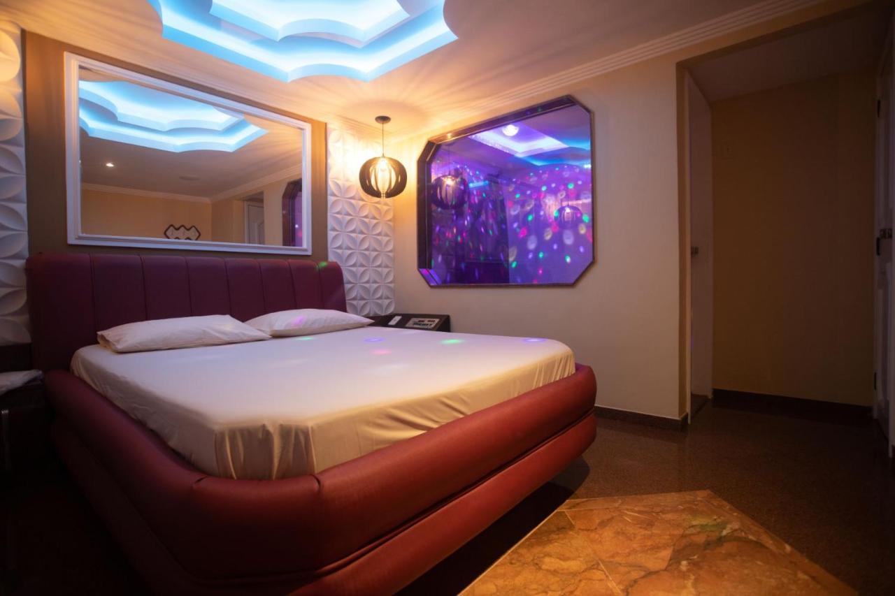 Hotel Show Adult Only