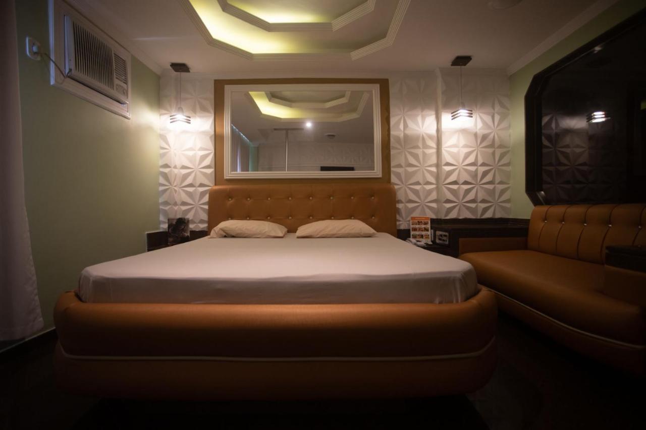 Hotel Show Adult Only