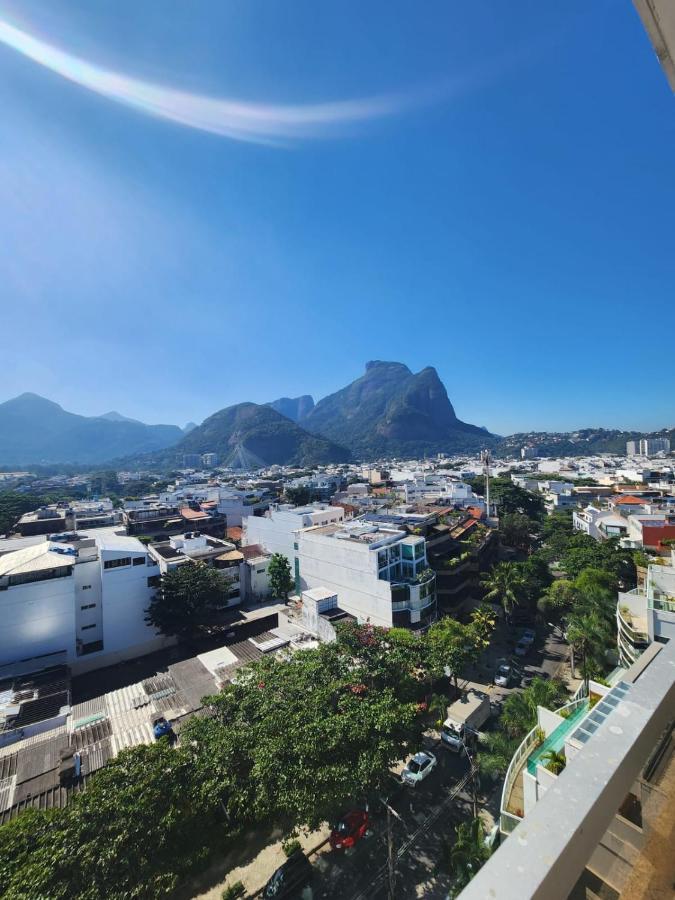 Beira Mar Vista E Montanha