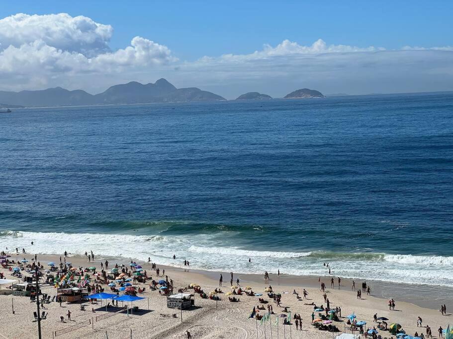 Copacabana De Frente O Mar. *