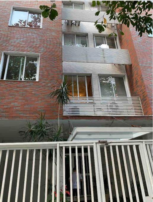 Leblon Quadra Da 3 Quartos Apartamento