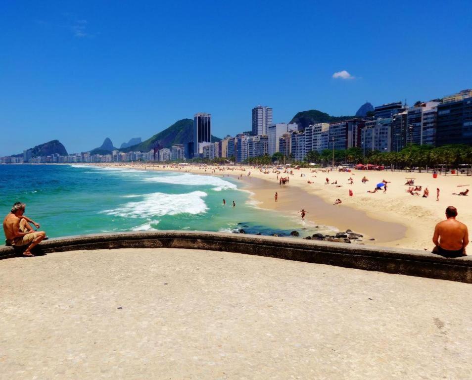 Completo Na De Copacabana Com Ar, Wifi, Netflix, Ate 4 Pessoas, Fundos Claro E Silencioso, Pauloangerami Pj135 Apartamento *