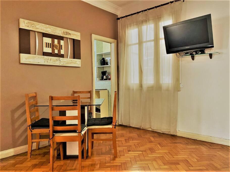 Com Dois Quartos Na Orla De Copacabana Apartment *