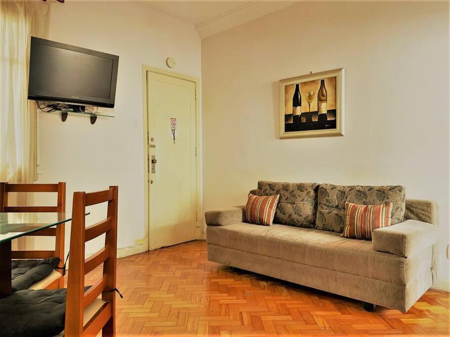Com Dois Quartos Na Orla De Copacabana Apartment *