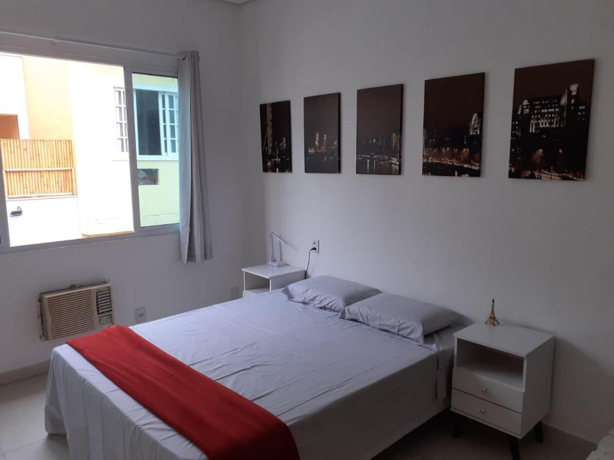 Quarto em Acomodações Particulares Privativa Em Casa De *