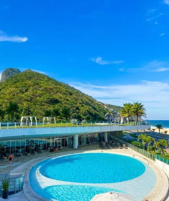 Quarto No Nacional Com Vista Mar Para A Praia De Sao Conrado, Rj *
