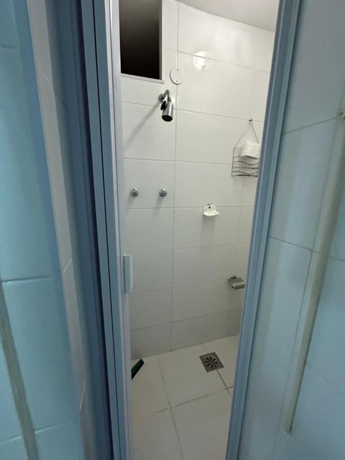 Quarto em Acomodações Particulares Quartinho Economia Copacabana- Posto 5 *