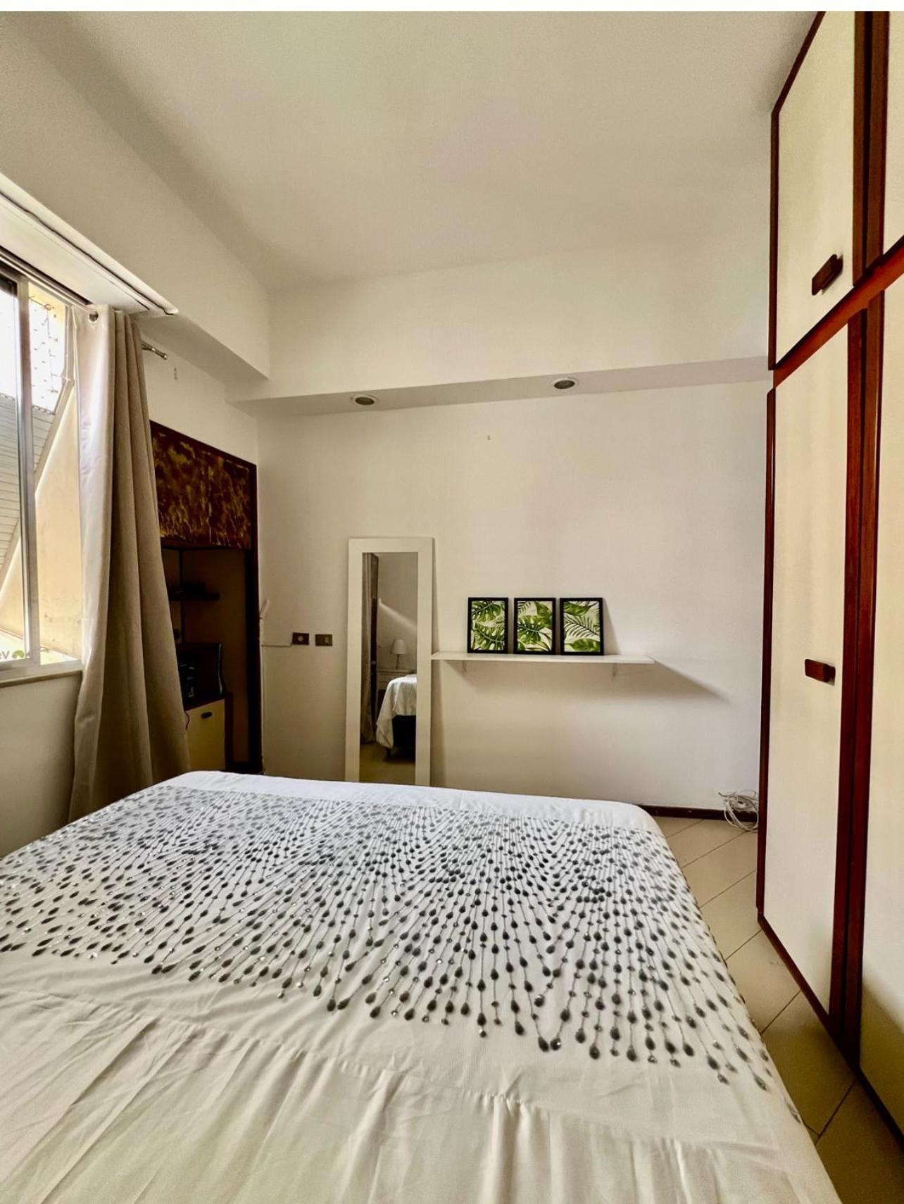 Quarto em Acomodações Particulares Alugo Espacoso Com Banheiro Privado Em Em Copanema Rio de Janeiro
