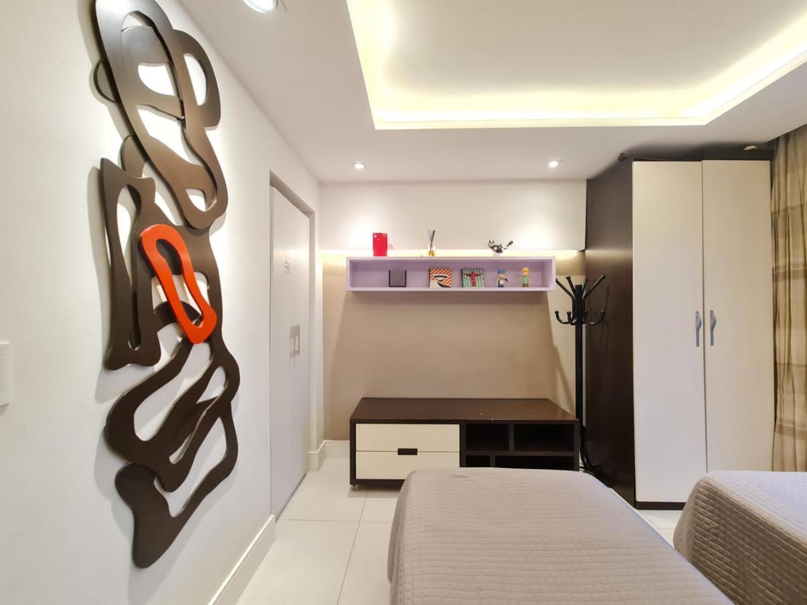 2 Bedrooms 2 Baths Apartment. 3 Blocks From Ipanema Beach. Prime Location. * Rio de Janeiro