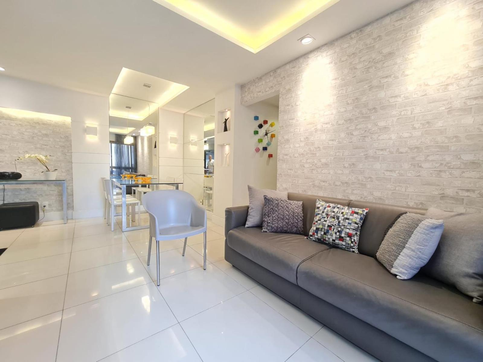 2 Bedrooms 2 Baths Apartment. 3 Blocks From Ipanema Beach. Prime Location. * Rio de Janeiro