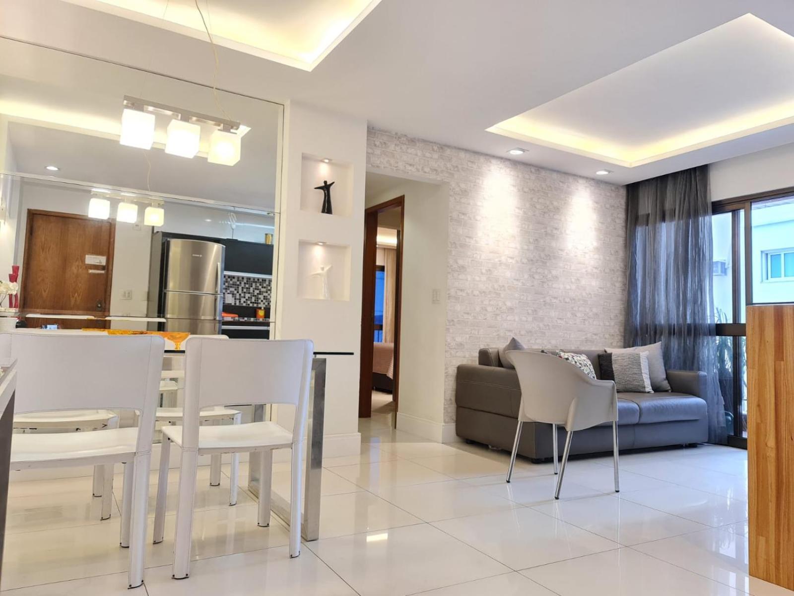 2 Bedrooms 2 Baths Apartment. 3 Blocks From Ipanema Beach. Prime Location. Apartamento