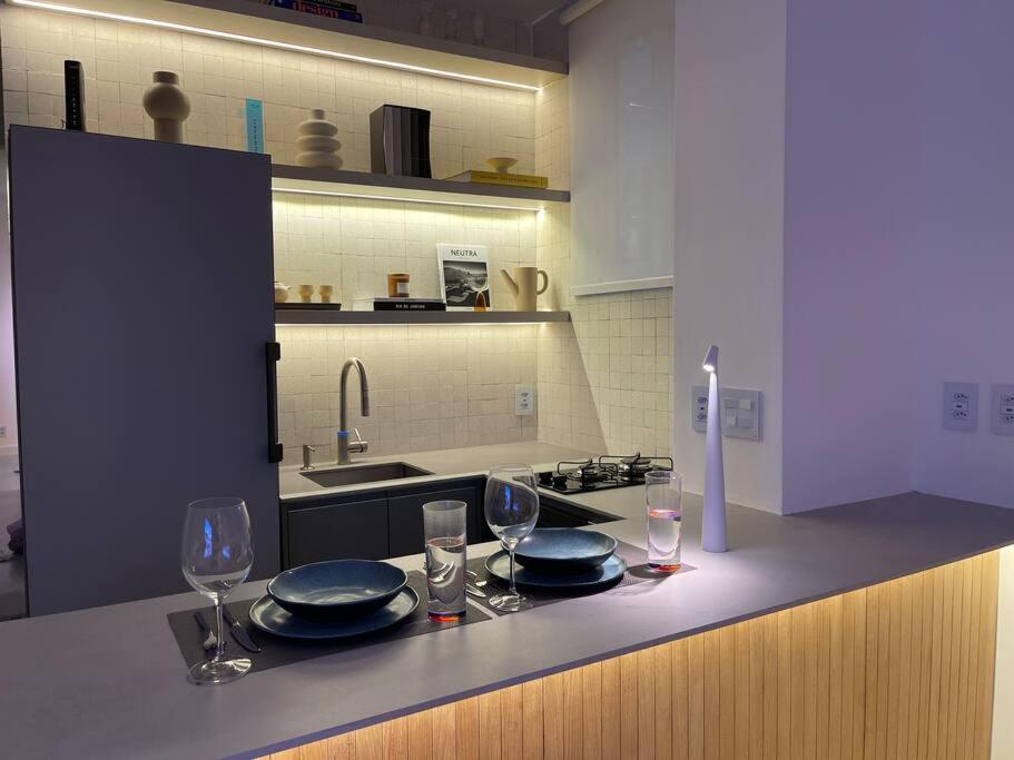 Brand New Boutique Location Posto 6 Apartment Rio de Janeiro
