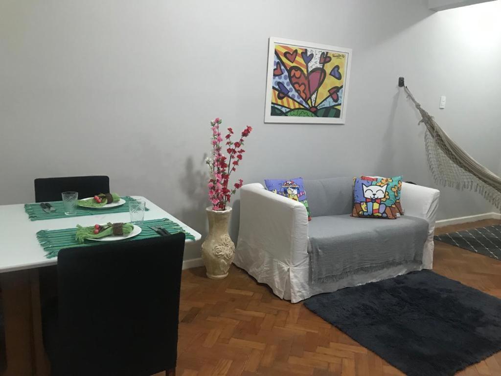 Apartamento Real 088 - Em Copacabana Posto 4 *