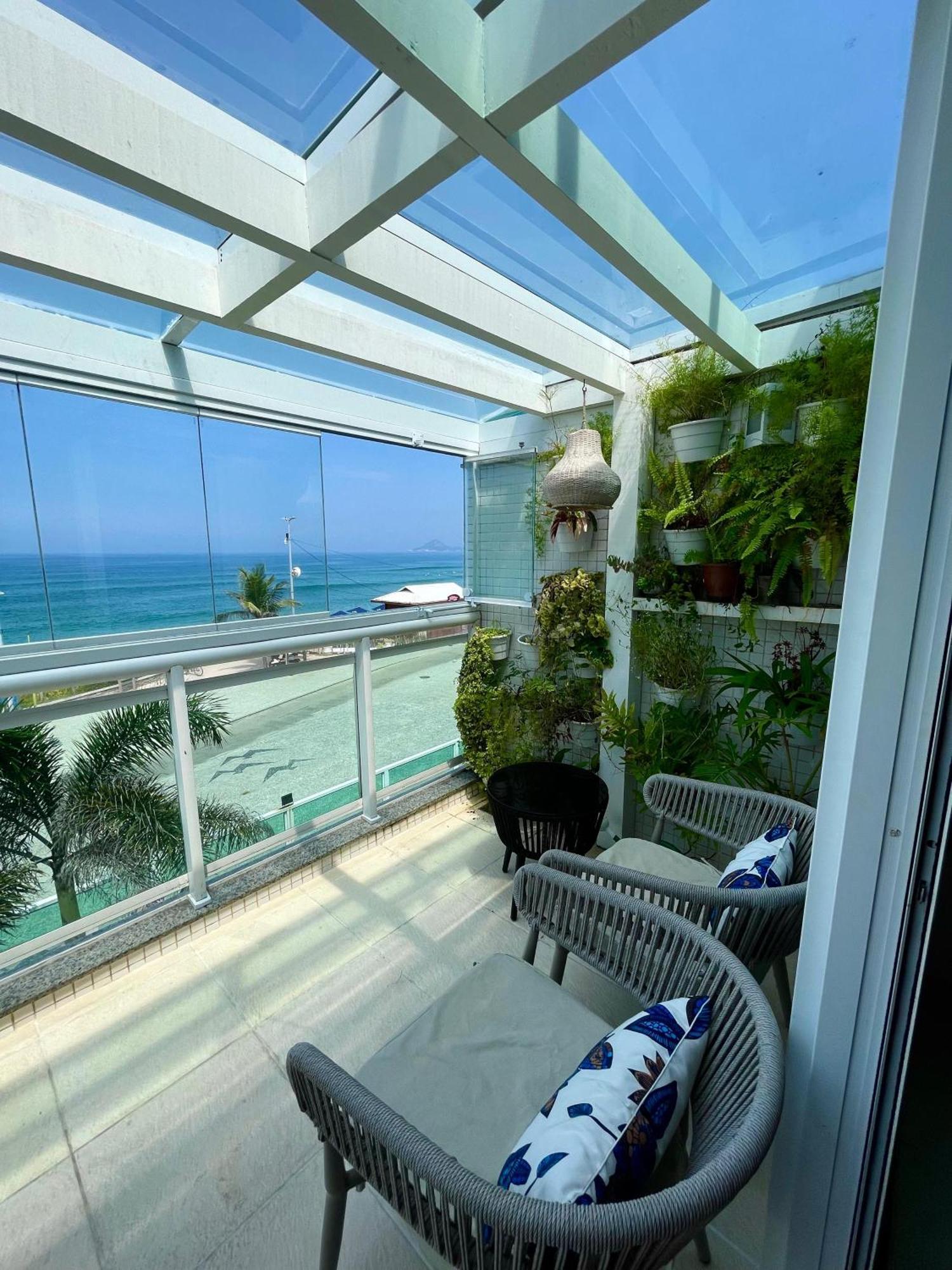 Frente Mar- Apto Pe Na Areia Com Charme E Conforto