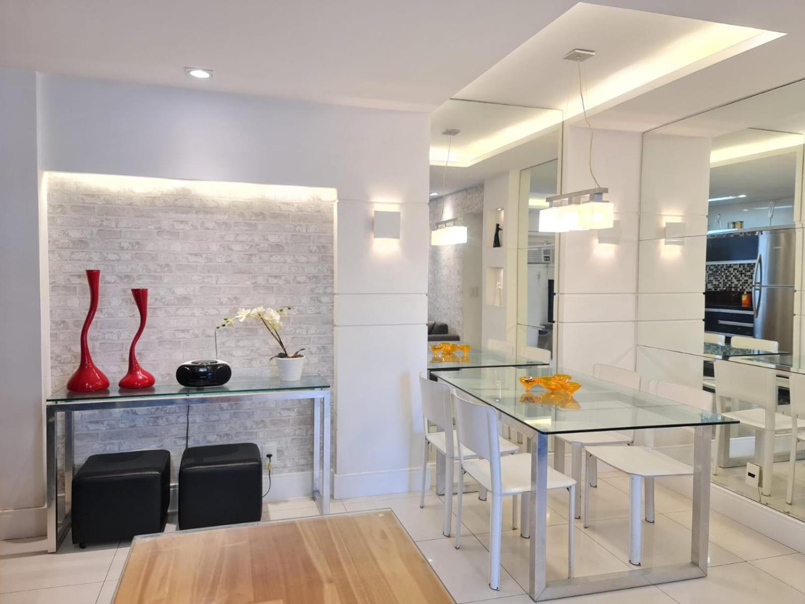 Apartamento 2 Bedrooms 2 Baths Apartment. 3 Blocks From Ipanema Beach. Prime Location.