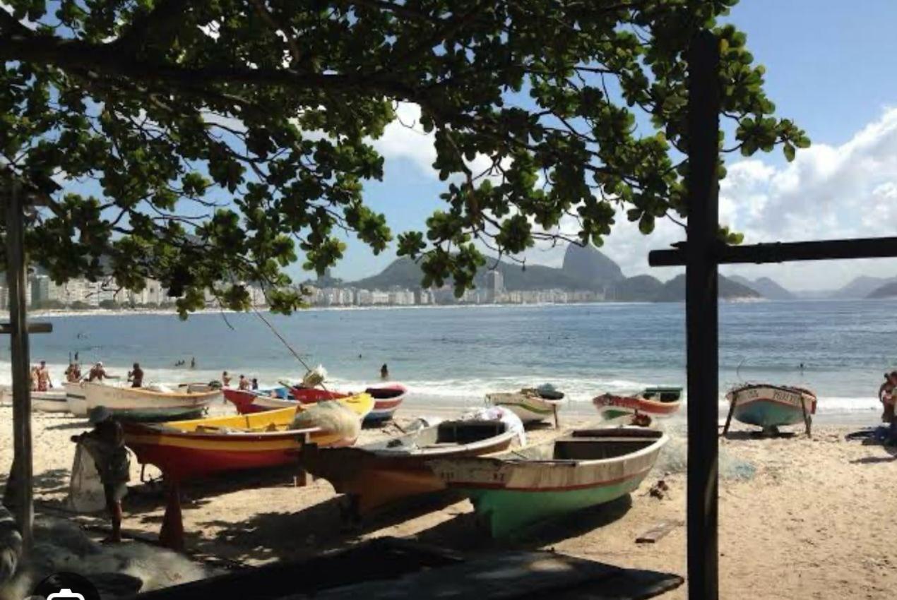 Quarto em Acomodações Particulares Alugo Espacoso Com Banheiro Privado Em Em Copanema