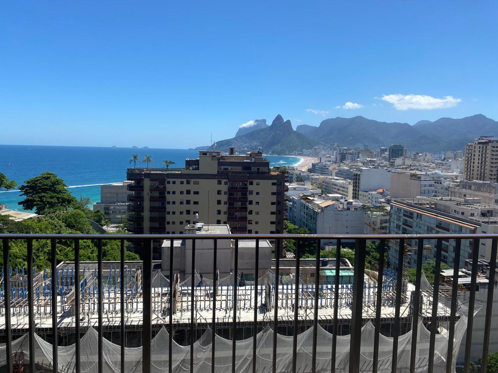 No Arpoador Copacabana Rio de Janeiro